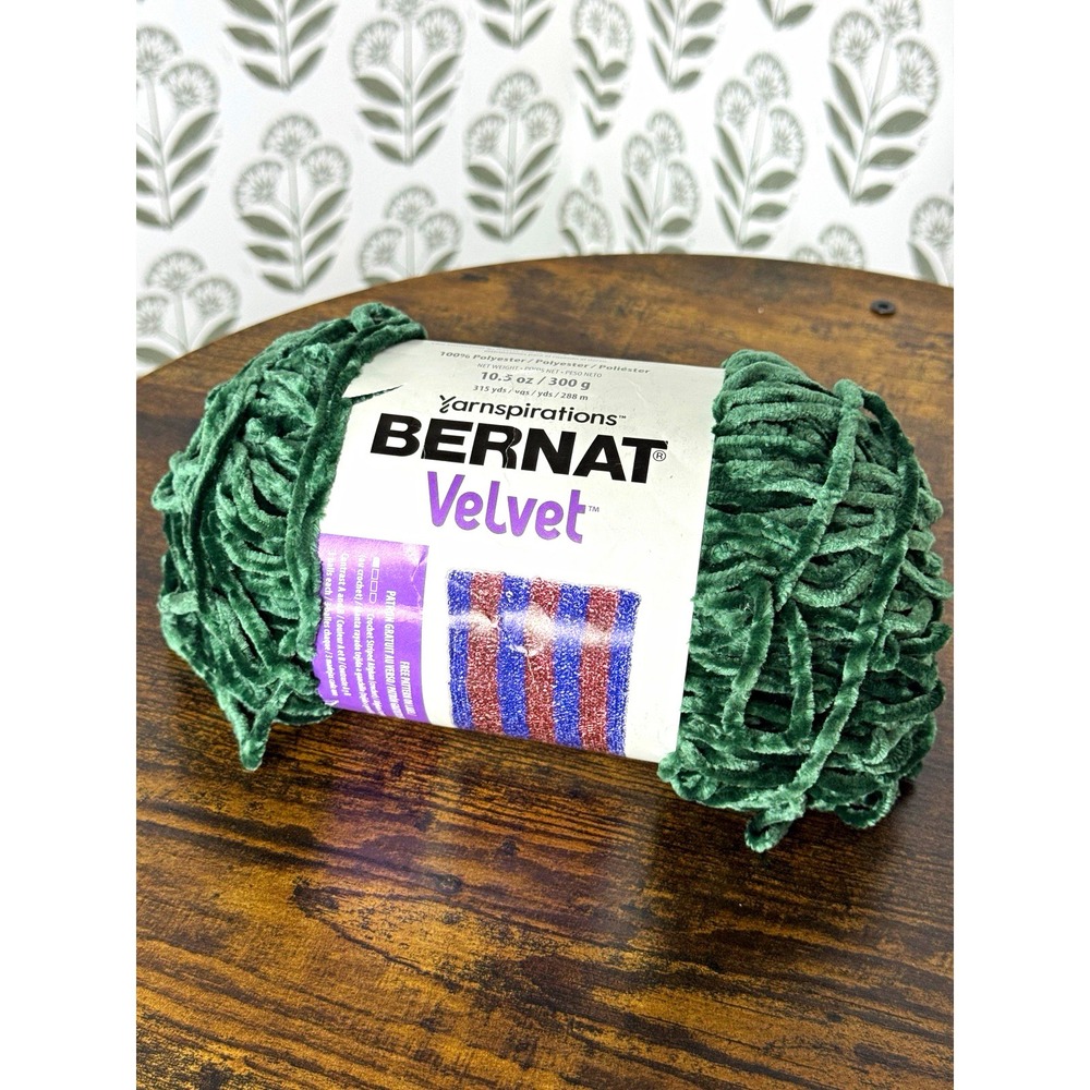 Bernat Velvet Bulky Yarn Skein Pine Green Emerald Polyester 10.5oz 161032